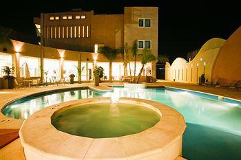 Hotel Quorum Golf, Tenis & Spa Кордоба Екстериор снимка