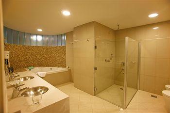 Hotel Quorum Golf, Tenis & Spa Кордоба Екстериор снимка